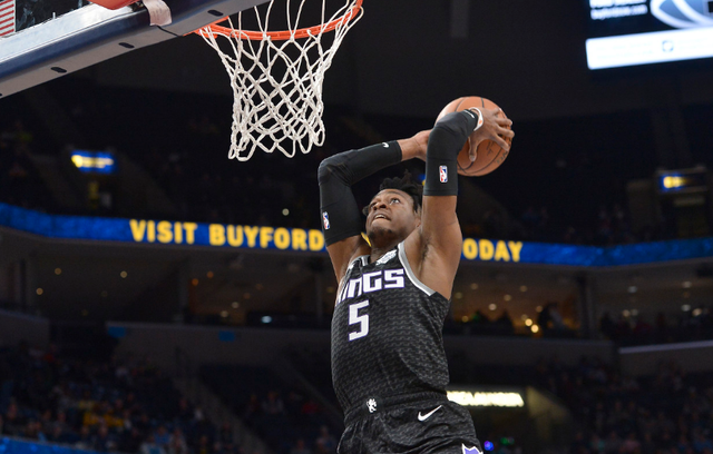 他迟到了三 他迟到了三